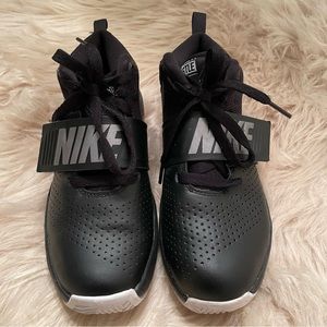 Boys Nike Team Hustle Basketball Shoes